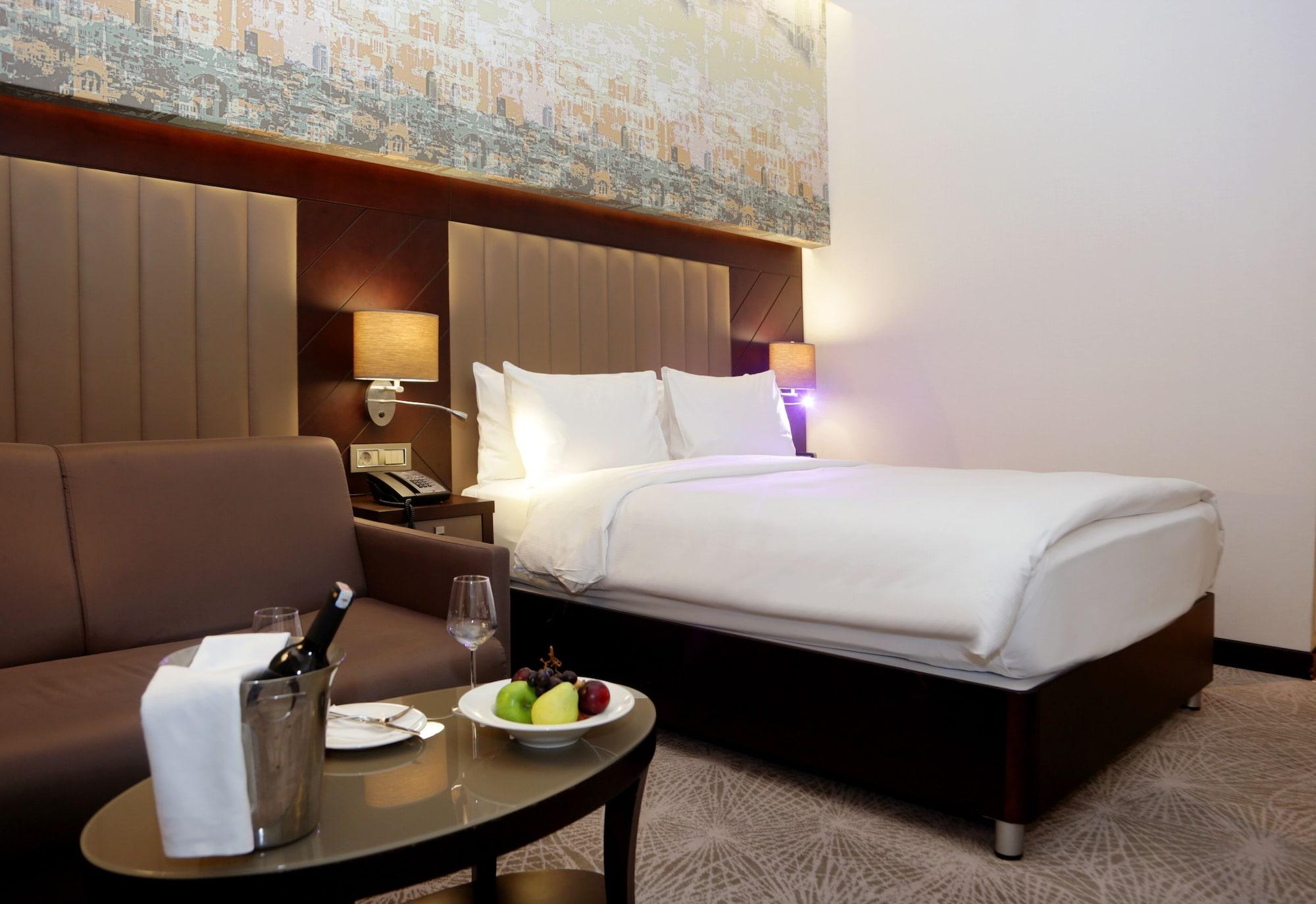 Hotel Doubletree By Hilton Istanbul Umraniye Extérieur photo A room at the hotel