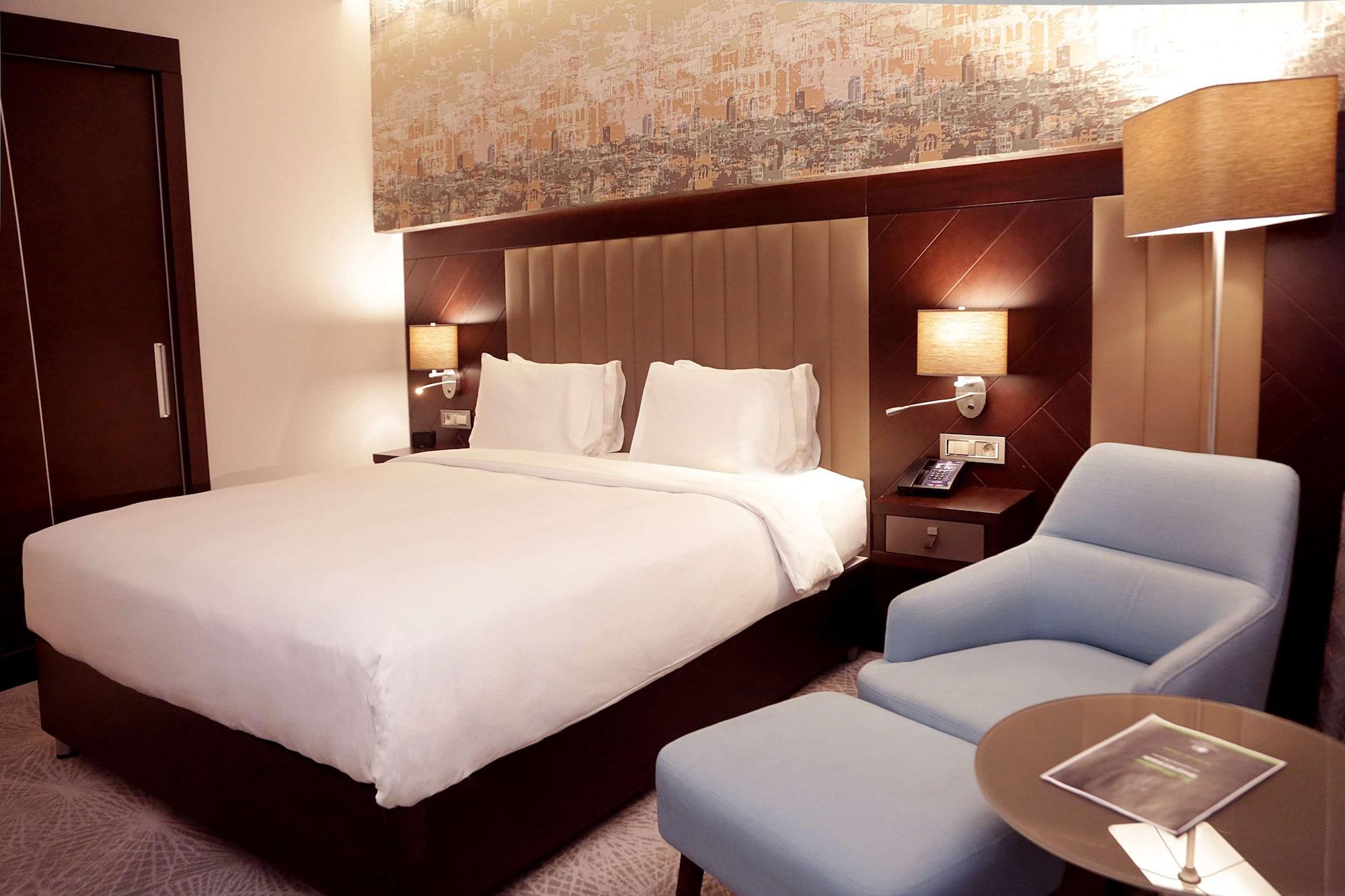 Hotel Doubletree By Hilton Istanbul Umraniye Extérieur photo A room at the hotel