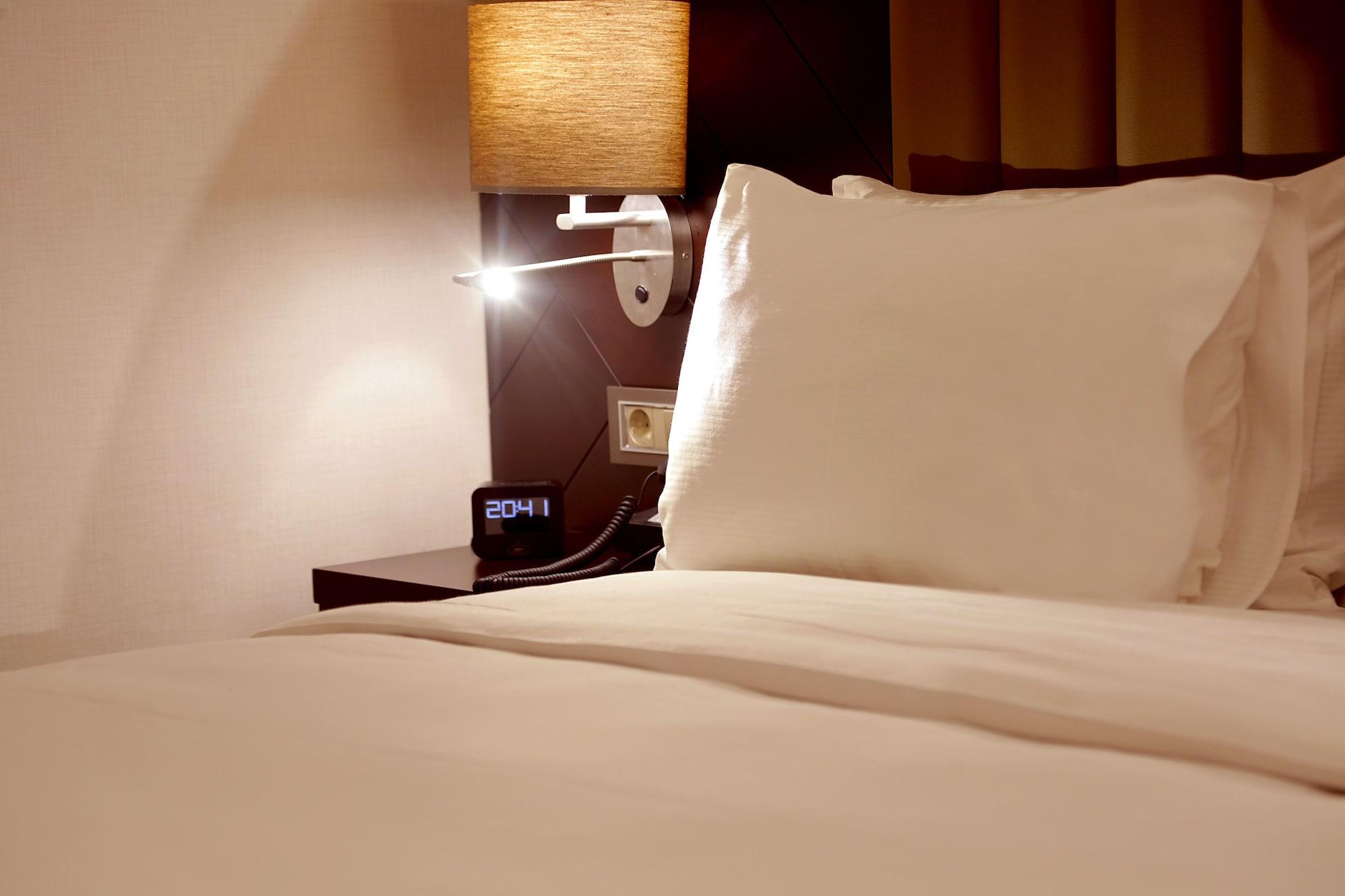 Hotel Doubletree By Hilton Istanbul Umraniye Extérieur photo A digital alarm clock