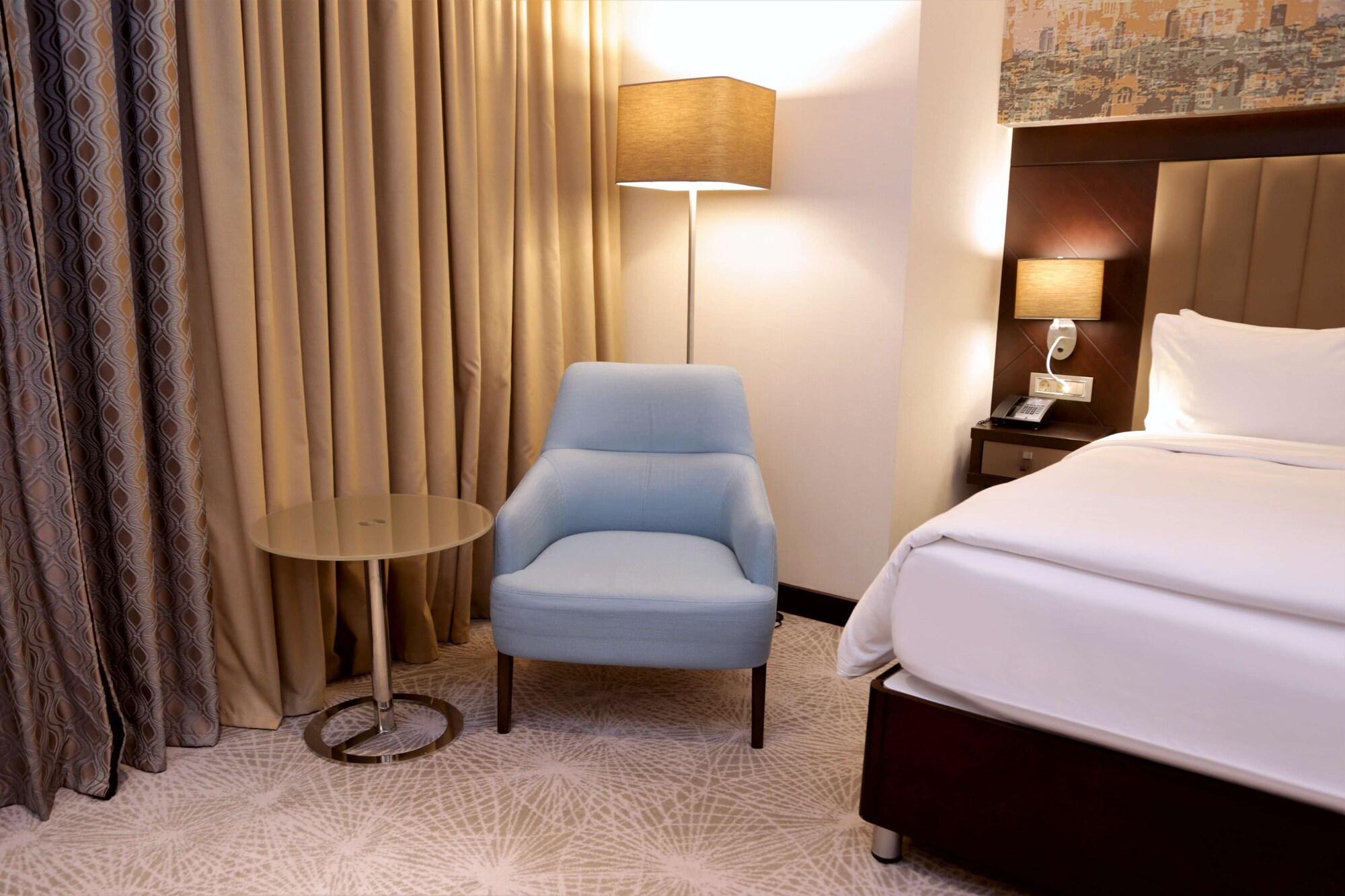 Hotel Doubletree By Hilton Istanbul Umraniye Extérieur photo A room at the hotel