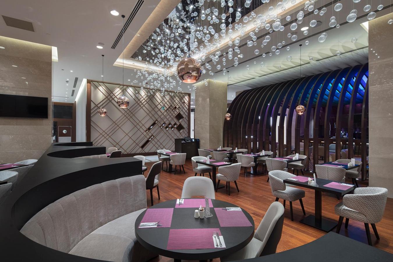 Hotel Doubletree By Hilton Istanbul Umraniye Extérieur photo The interior of the restaurant