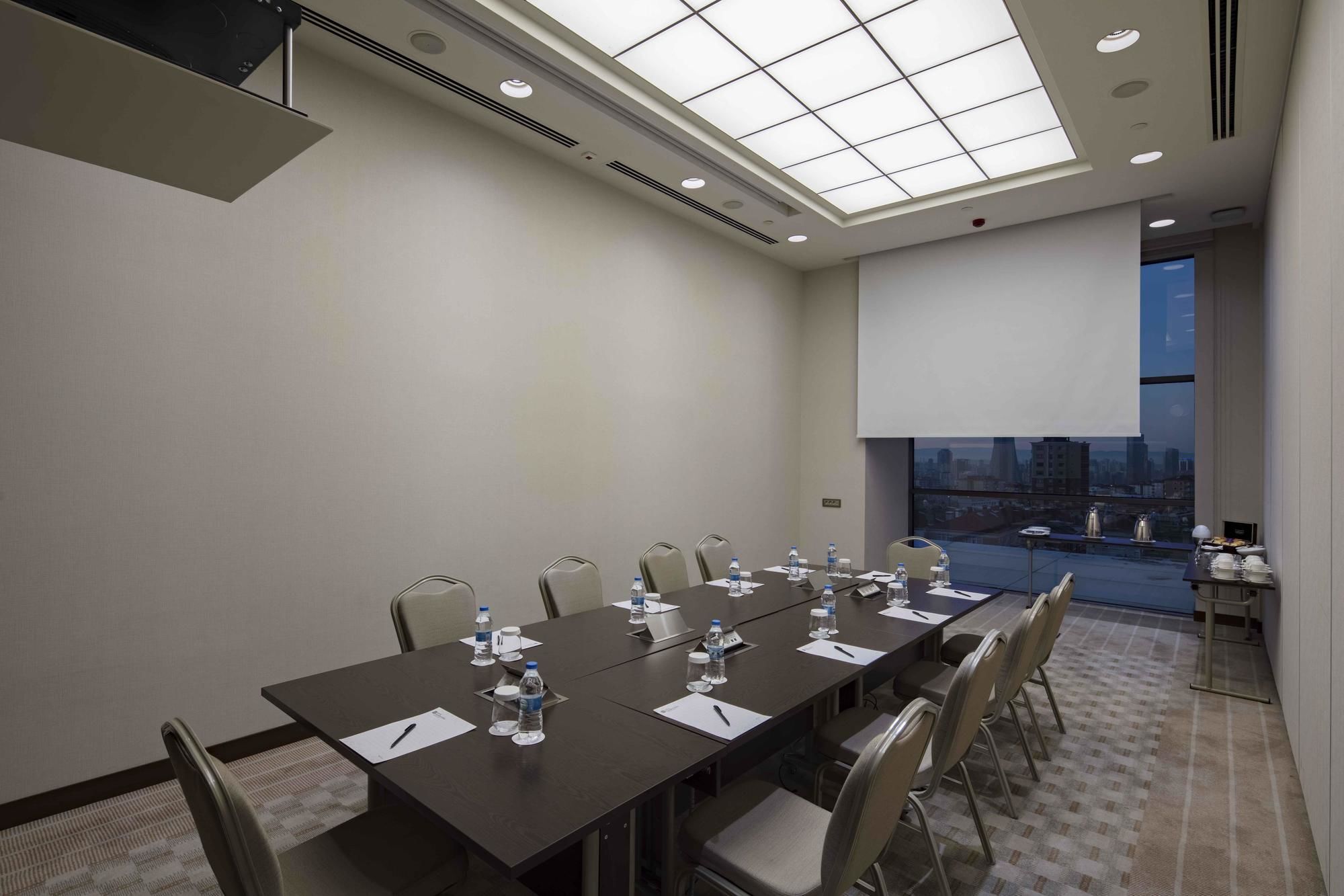 Hotel Doubletree By Hilton Istanbul Umraniye Extérieur photo Meeting room