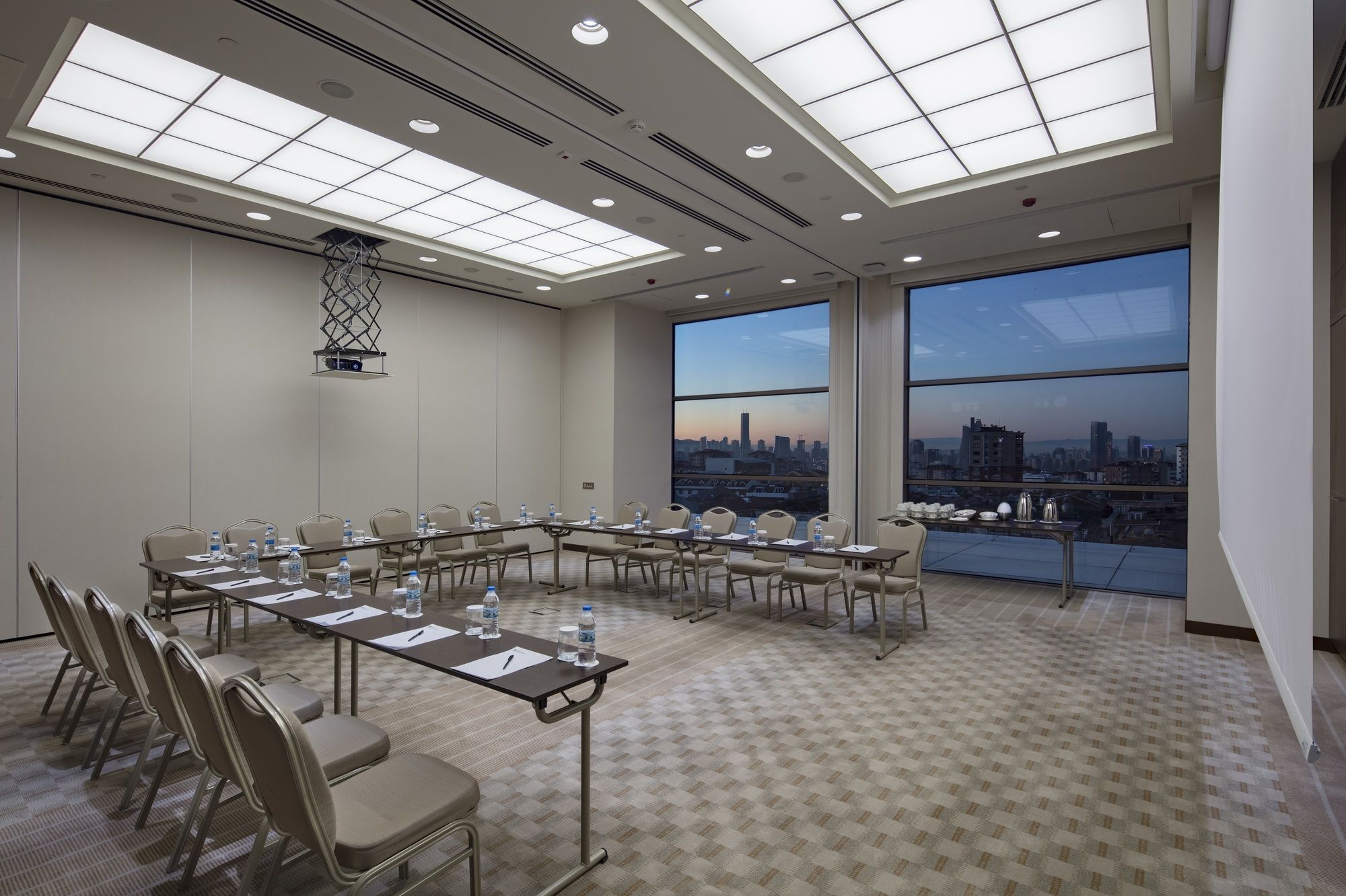 Hotel Doubletree By Hilton Istanbul Umraniye Extérieur photo Meeting room