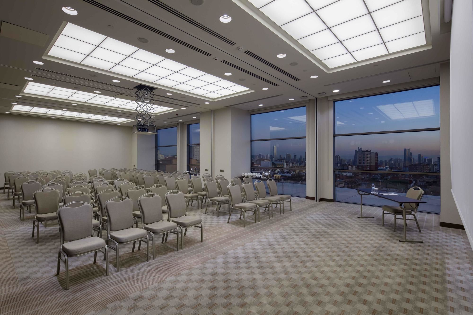 Hotel Doubletree By Hilton Istanbul Umraniye Extérieur photo Meeting room