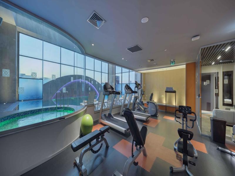 Hotel Doubletree By Hilton Istanbul Umraniye Extérieur photo The gym at the hotel