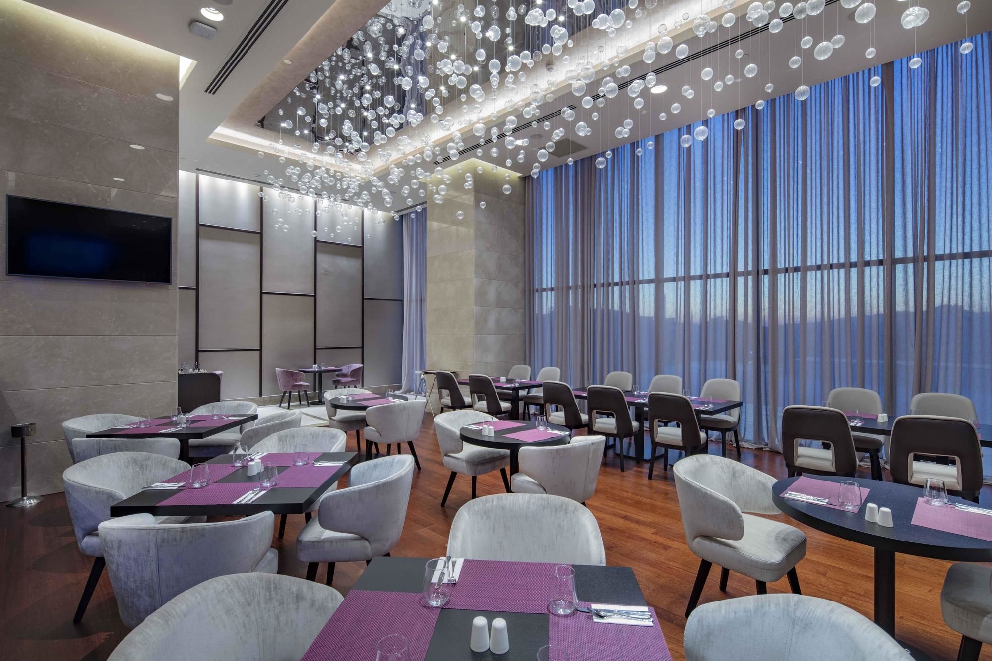Hotel Doubletree By Hilton Istanbul Umraniye Extérieur photo The lounge at the airport